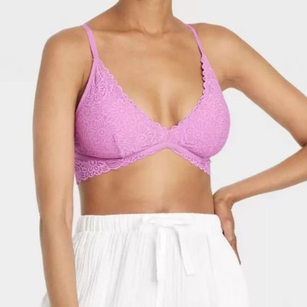 ⭐️ AUDEN Lace Bralette in Pink!!